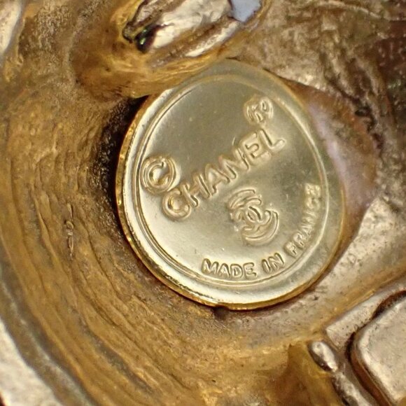 CHANEL CC Logo Round Button Earrings Clip-On Gold France - Picture 9 of 10